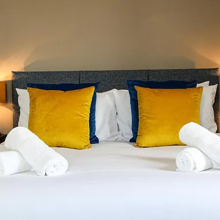 Premium 4 Large Double Bed Townhouse In Bicester, Next To Bicester Village Exterior photo