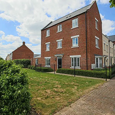 Premium 4 Large Double Bed Townhouse In Bicester, Next To Bicester Village Exterior photo