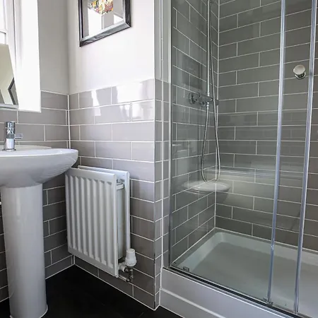 Premium 4 Large Double Bed Townhouse In Bicester, Next To Bicester Village Exterior photo