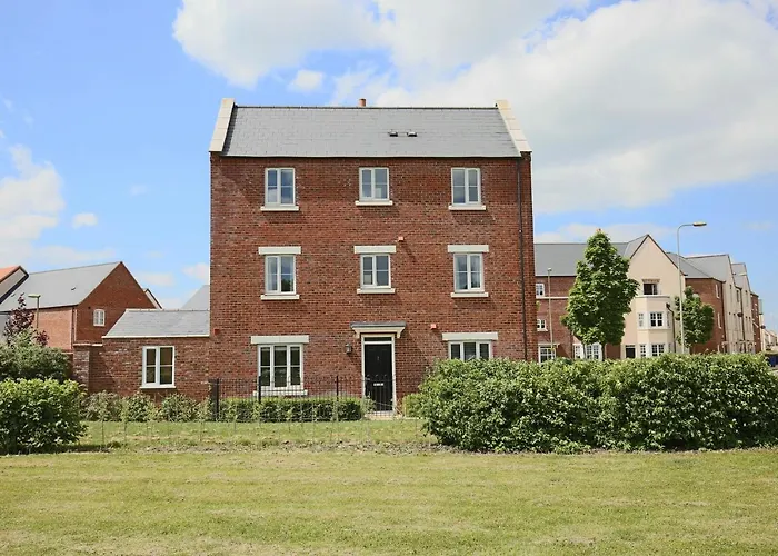 Premium 4 Large Double Bed Townhouse In Bicester, Next To Bicester Village