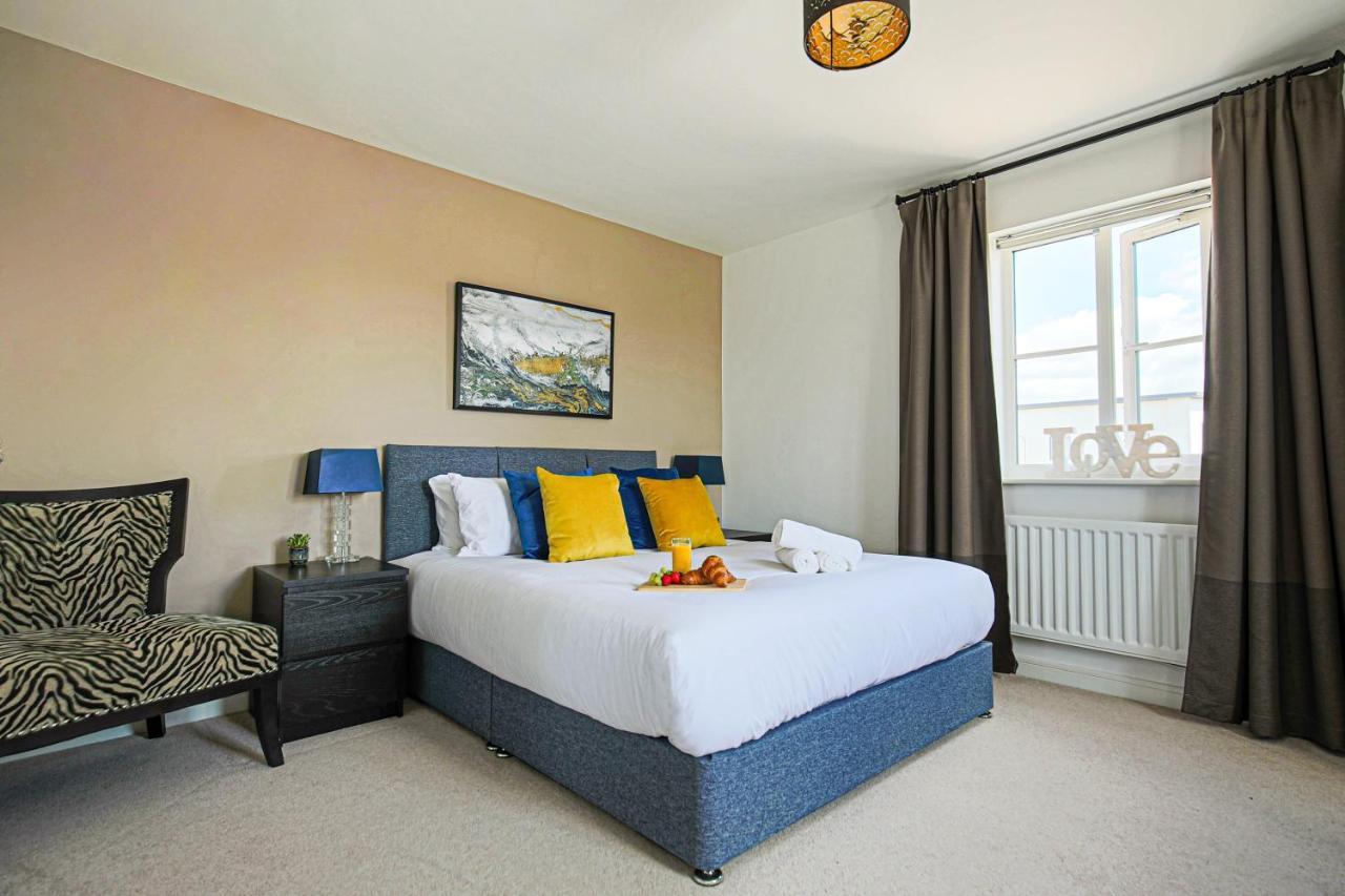Holiday home Premium 4 Large Double Bed Townhouse In Bicester, Next To Village