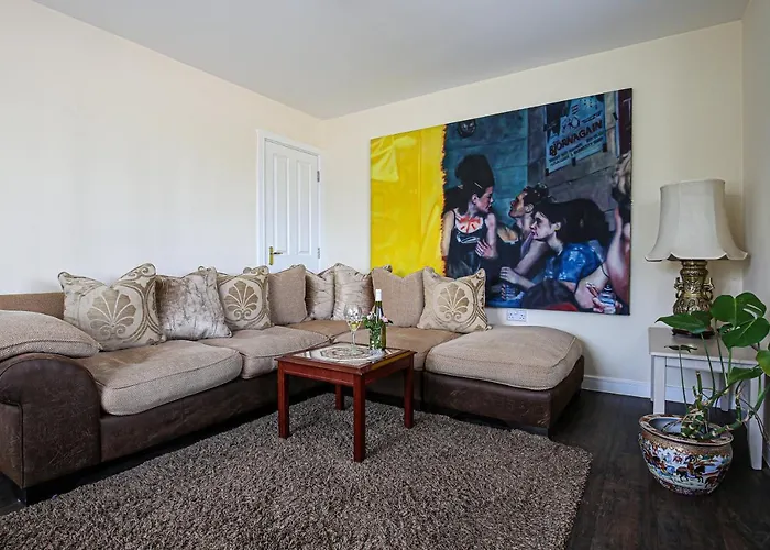 Premium 4 Large Double Bed Townhouse In Bicester, Next To Bicester Village