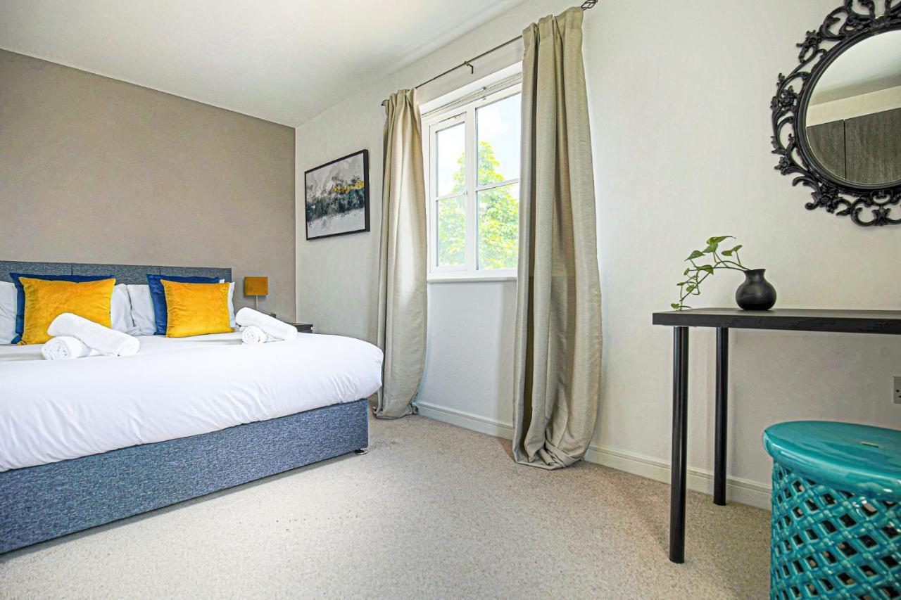 Premium 4 Large Double Bed Townhouse In Bicester, Next To Village *