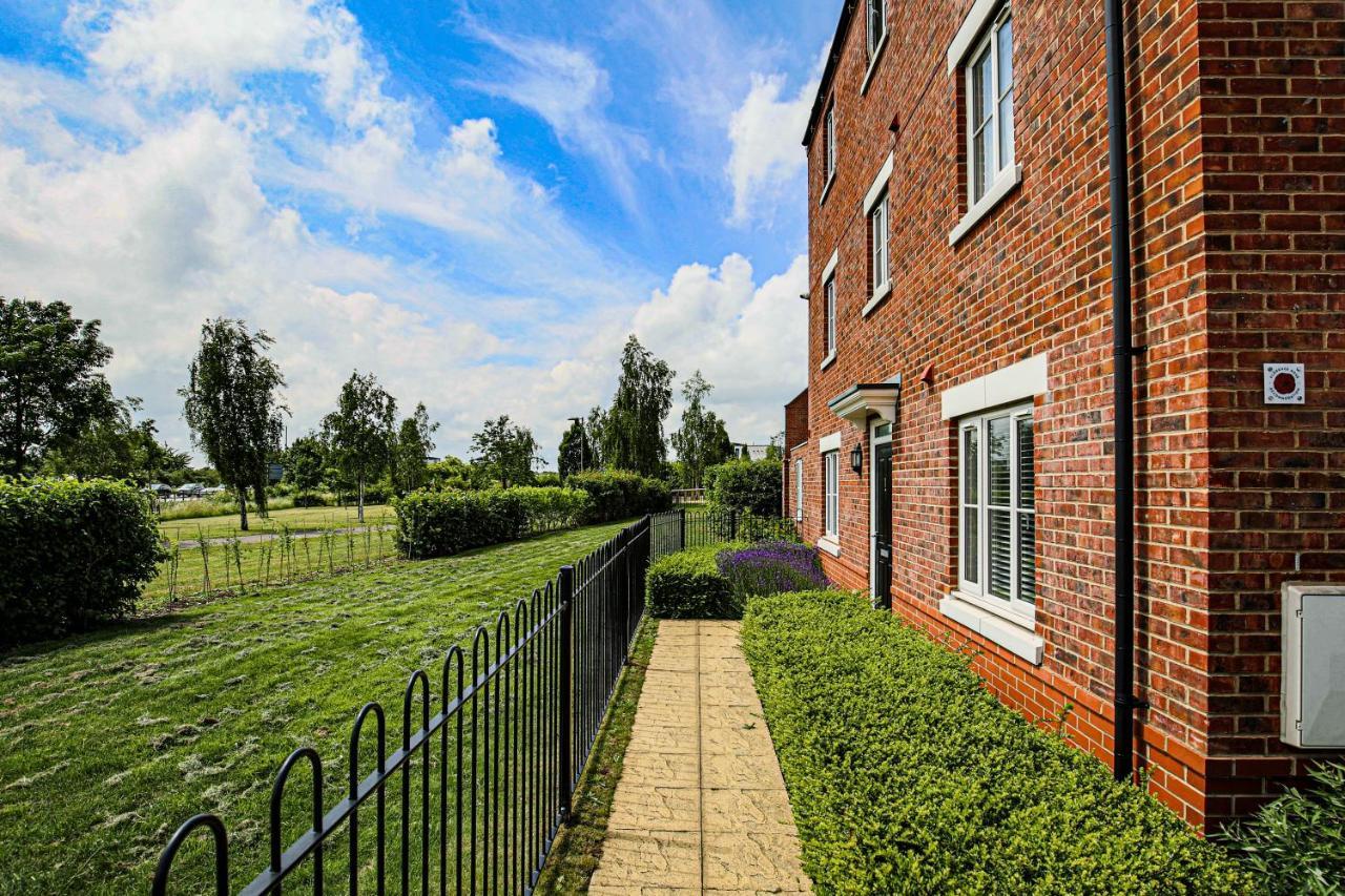 Premium 4 Large Double Bed Townhouse In Bicester, Next To Village * Bicester