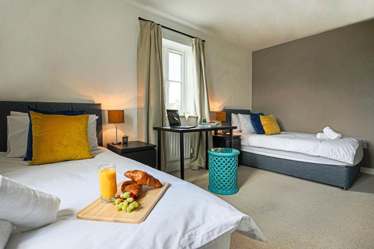 Premium 4 Large Double Bed Townhouse In Bicester, Next To Village