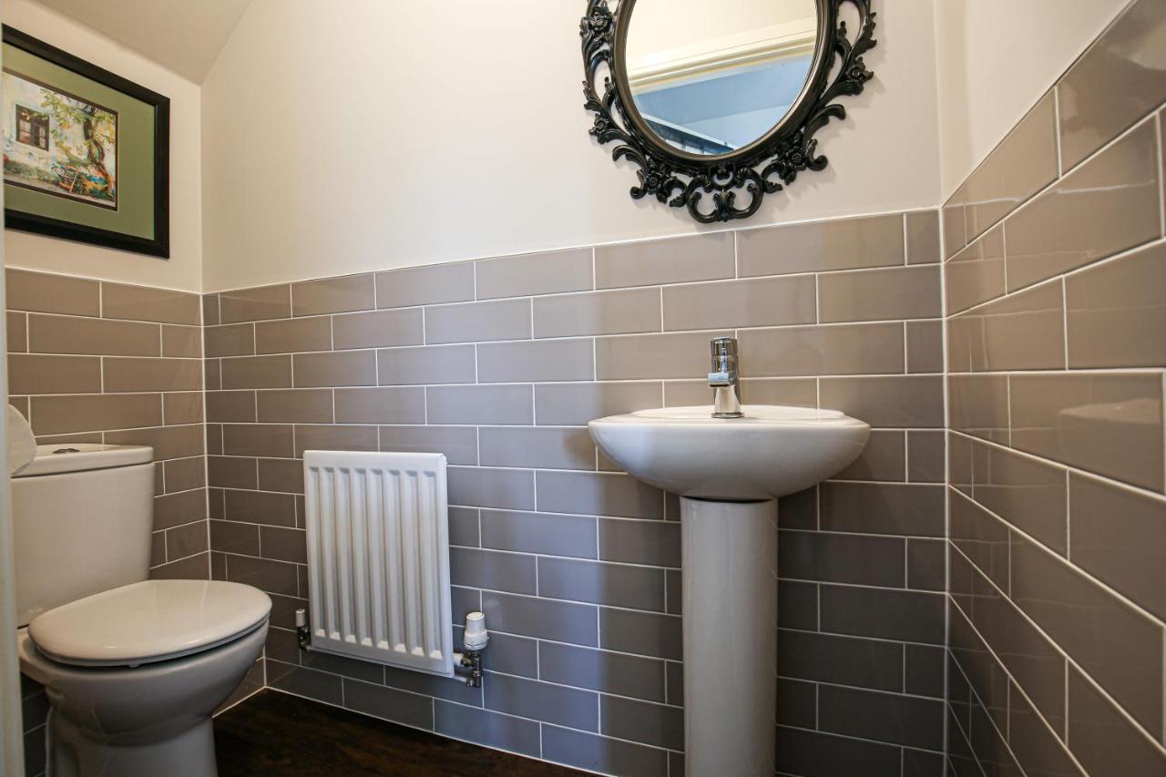 Premium 4 Large Double Bed Townhouse In Bicester, Next To Village Holiday home Bicester